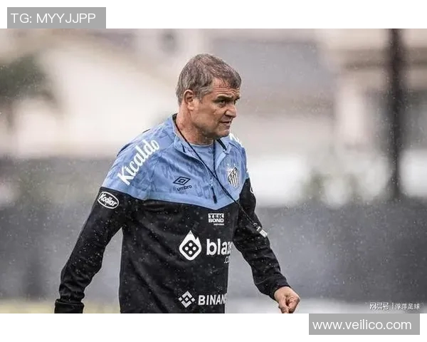 足球巨星化身街头老者挑战年轻球迷引发热议 足球巨星化身街头老者挑战年轻球迷引发热议