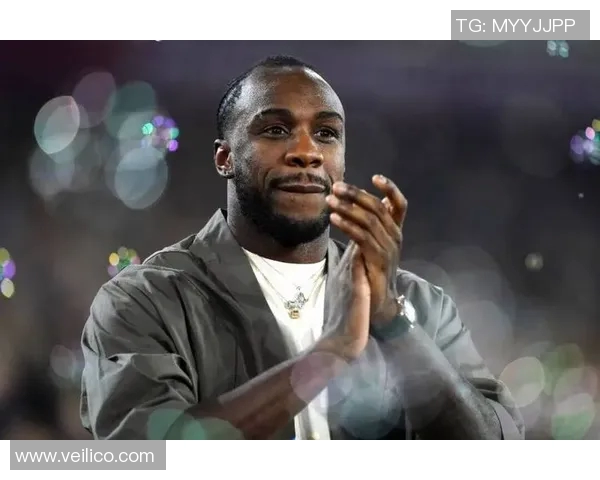 足球明星生死瞬间揭秘他差点在赛场上丧命的惊险经历