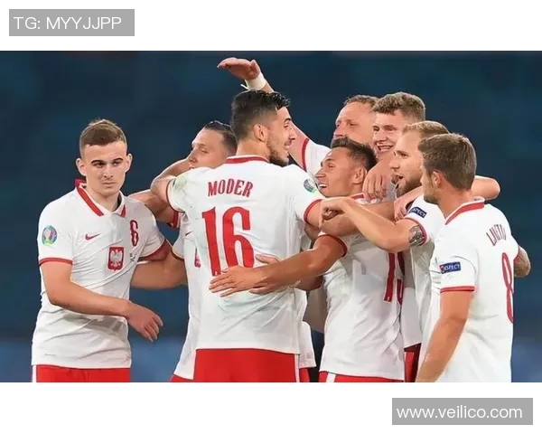 中国足球明星赛激情对决波兰队展现足球魅力与友谊精神 中国足球明星赛激情对决波兰队展现足球魅力与友谊精神