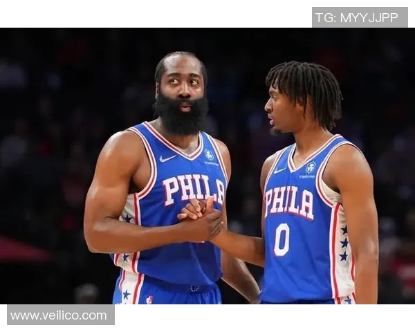 明星篮球队成员齐聚一堂展现团队精神与个人魅力的精彩瞬间 明星篮球队成员齐聚一堂展现团队精神与个人魅力的精彩瞬间