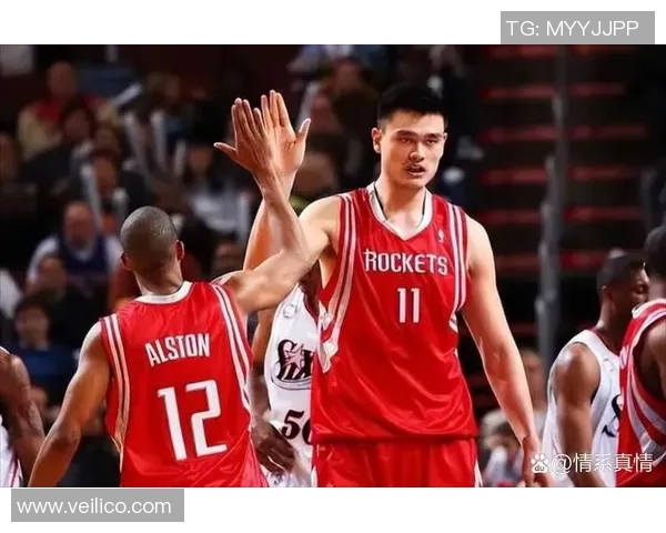 篮球明星93号的外貌特征与个人风格解析 篮球明星93号的外貌特征与个人风格解析