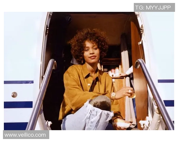 传奇女篮明星惠特尼的辉煌生涯与不屈精神探秘